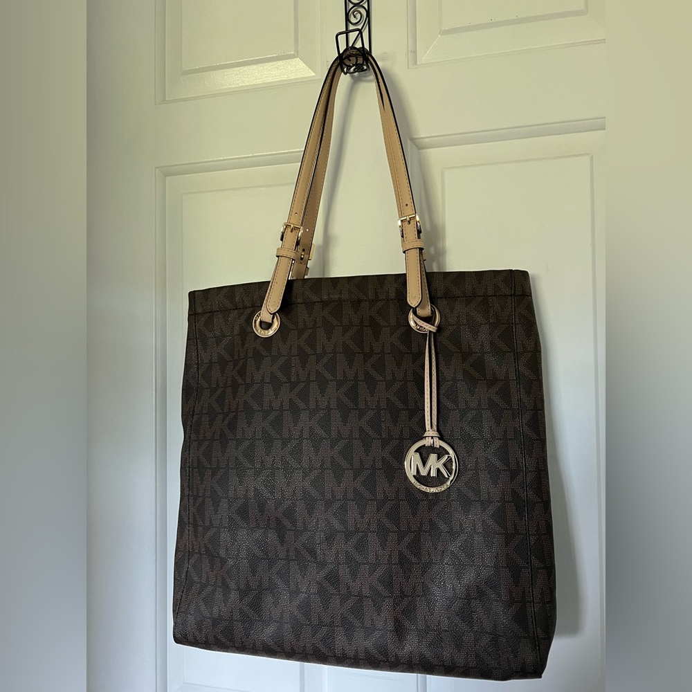 Michael Kors Handbag *excellent condition
